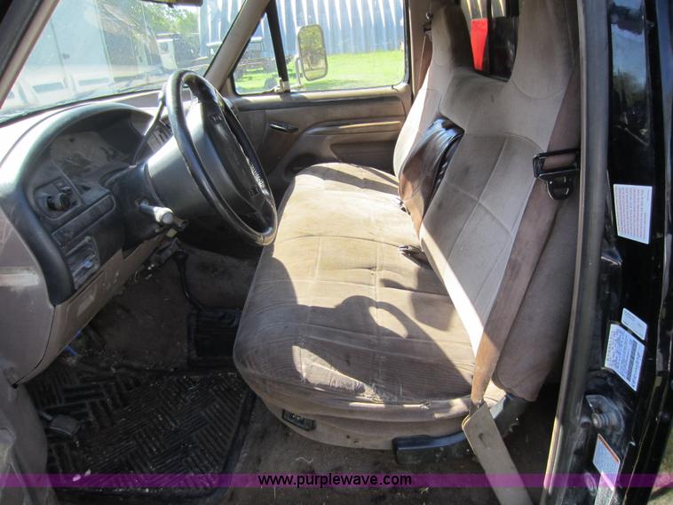 image for item F6527 1997 Ford F350 pickup truck