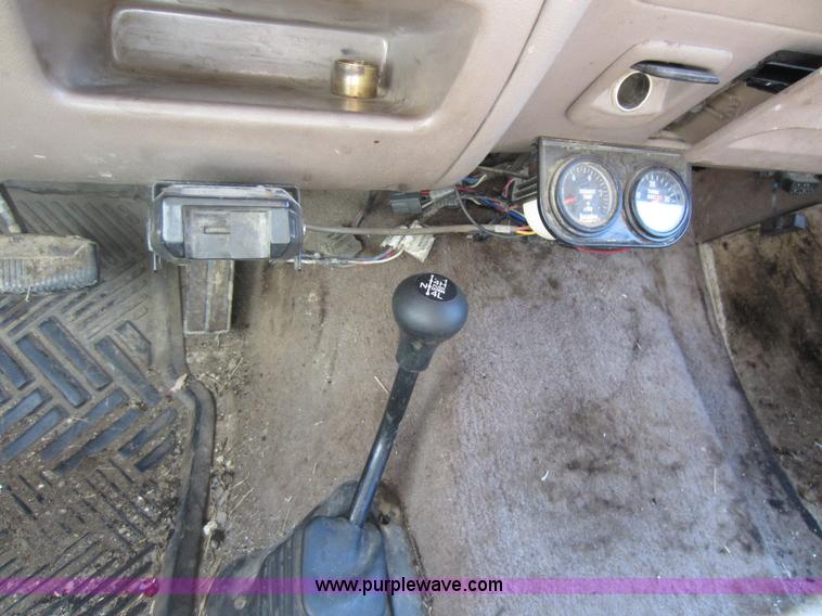 image for item F6527 1997 Ford F350 pickup truck