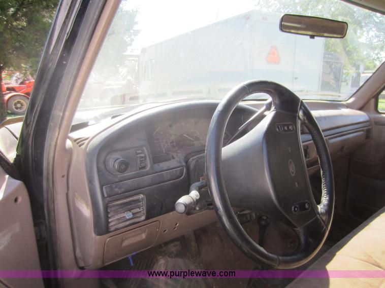 image for item F6527 1997 Ford F350 pickup truck