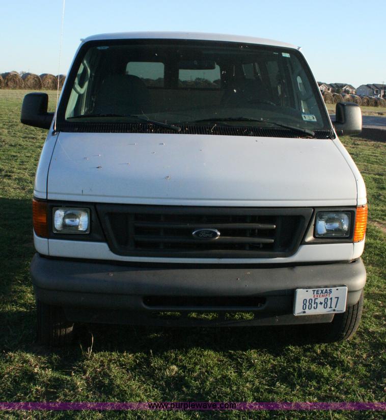image for item G5524 2005 Ford E350 XL Super Duty van