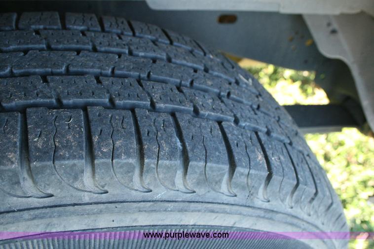 image for item G5524 2005 Ford E350 XL Super Duty van