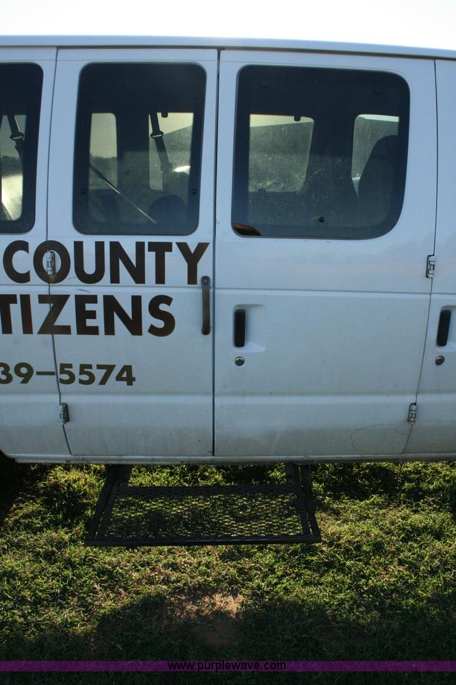 image for item G5524 2005 Ford E350 XL Super Duty van