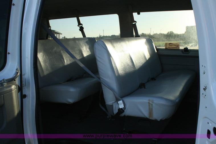 image for item G5524 2005 Ford E350 XL Super Duty van