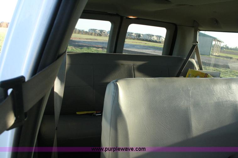 image for item G5524 2005 Ford E350 XL Super Duty van