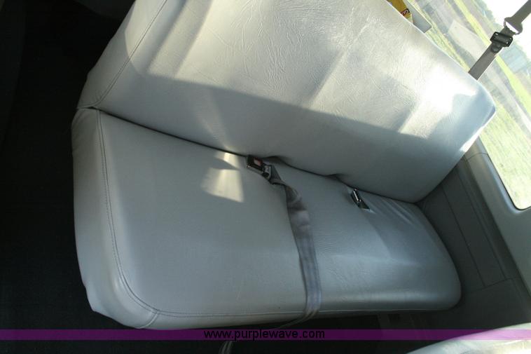 image for item G5524 2005 Ford E350 XL Super Duty van