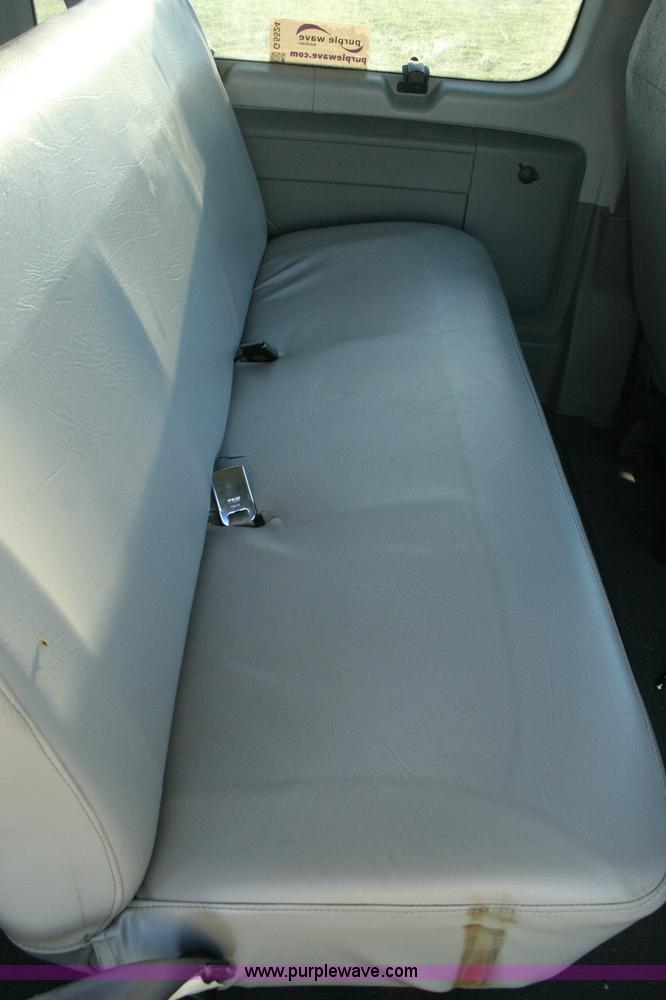 image for item G5524 2005 Ford E350 XL Super Duty van