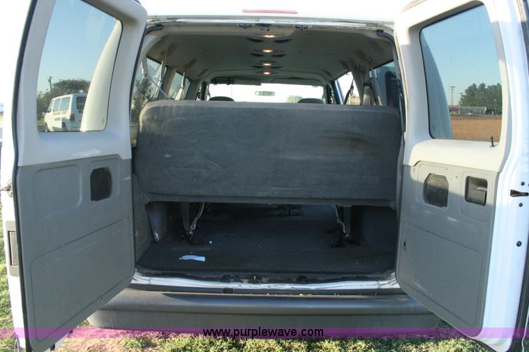 image for item G5524 2005 Ford E350 XL Super Duty van