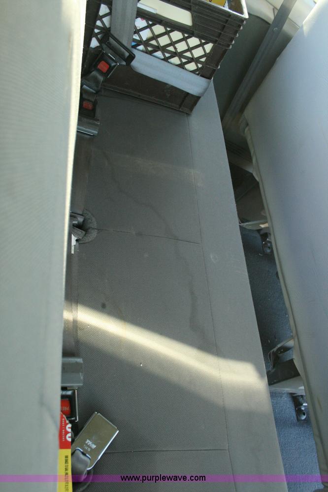 image for item G5524 2005 Ford E350 XL Super Duty van