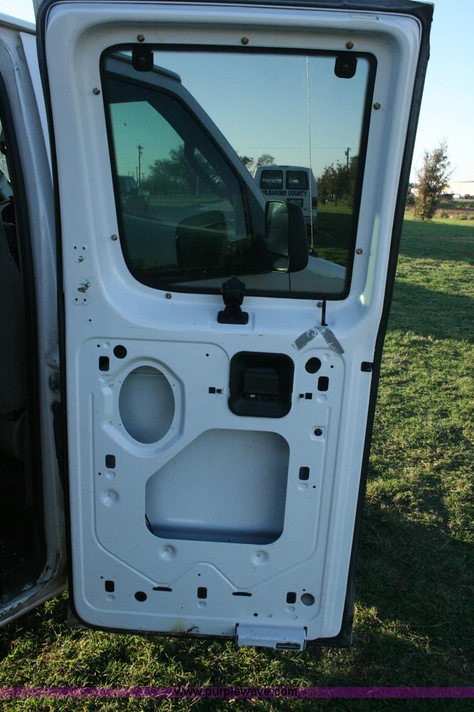 image for item G5524 2005 Ford E350 XL Super Duty van