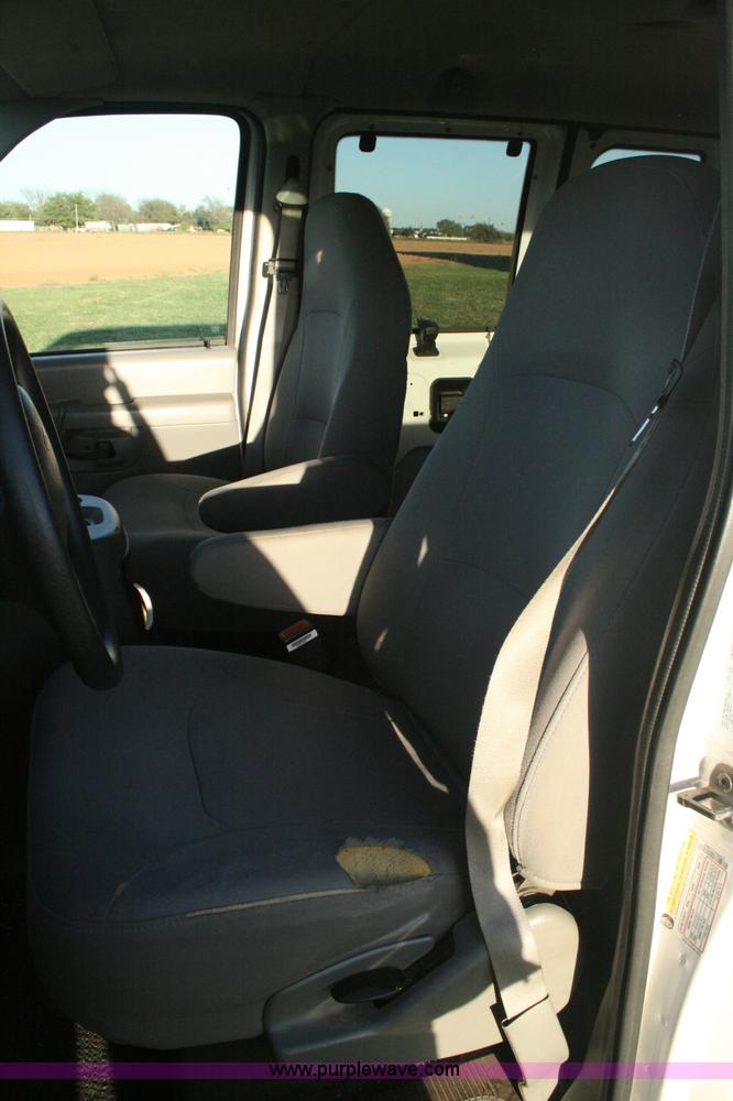 image for item G5524 2005 Ford E350 XL Super Duty van