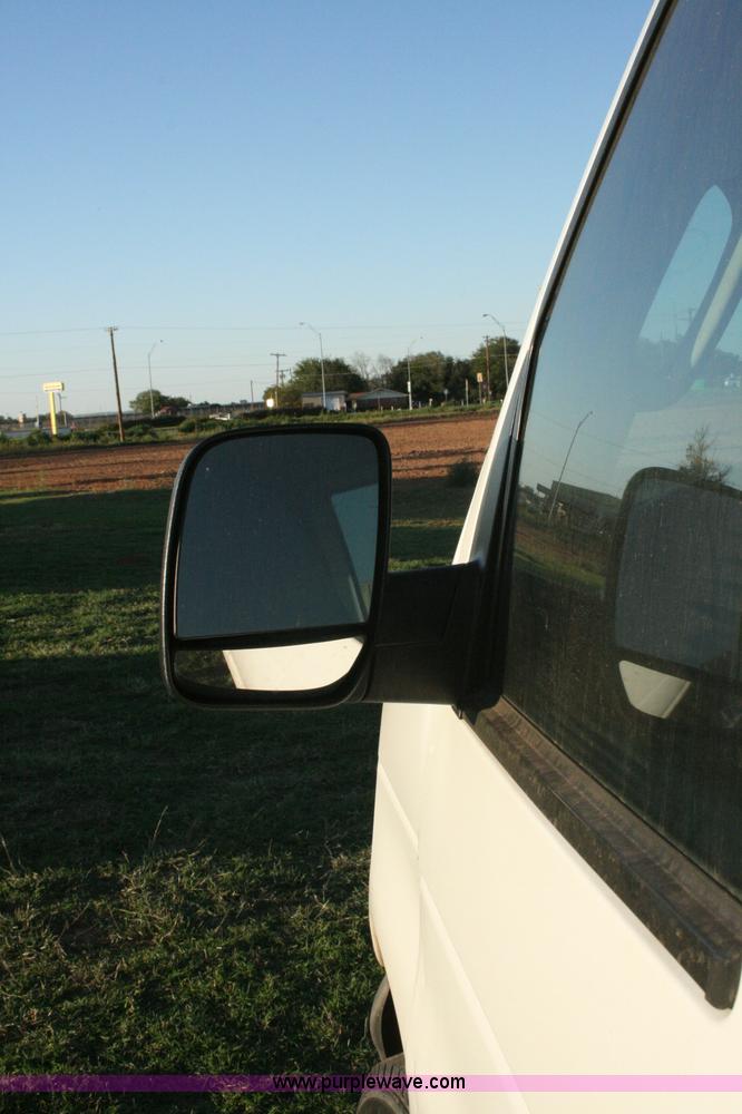 image for item G5524 2005 Ford E350 XL Super Duty van