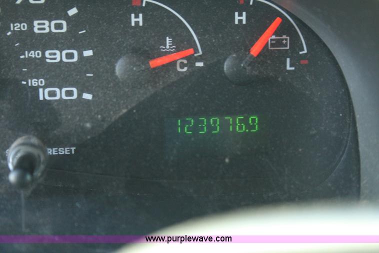 image for item G5524 2005 Ford E350 XL Super Duty van