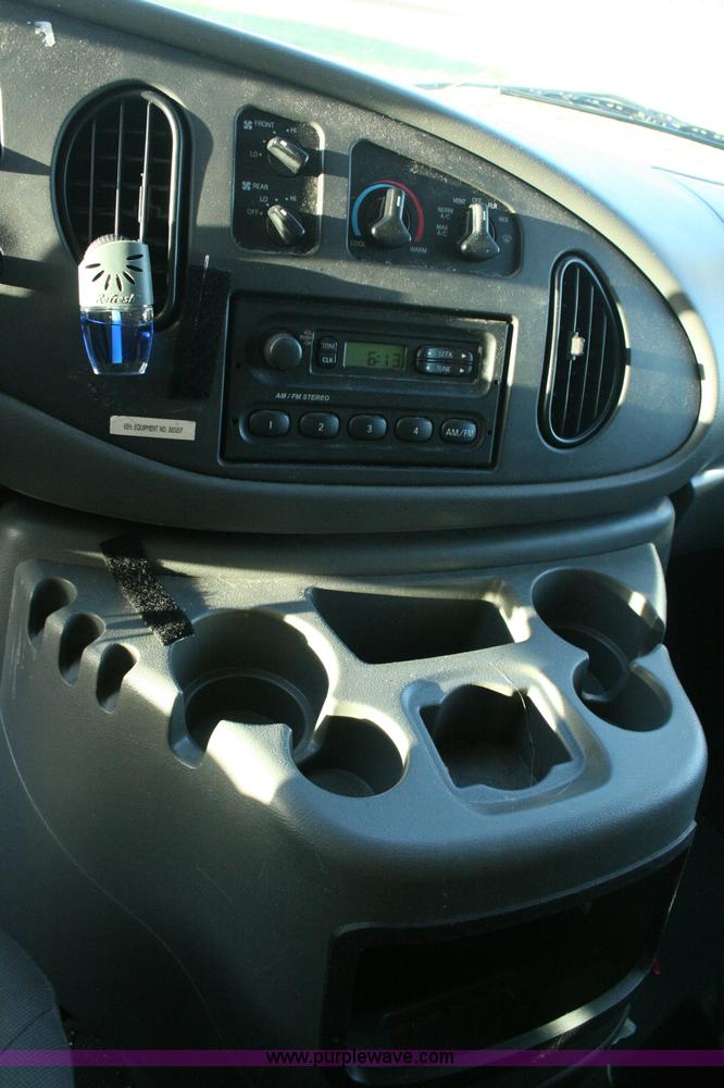 image for item G5524 2005 Ford E350 XL Super Duty van