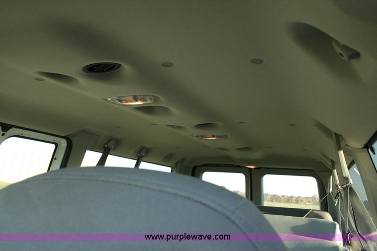 image for item G5524 2005 Ford E350 XL Super Duty van