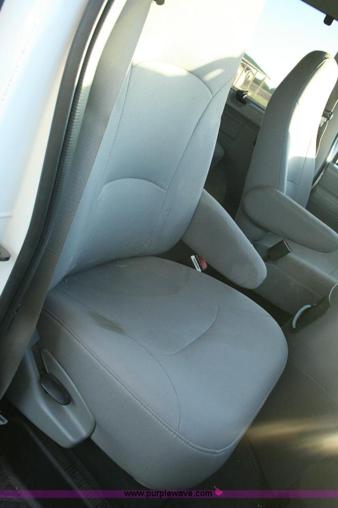 image for item G5524 2005 Ford E350 XL Super Duty van