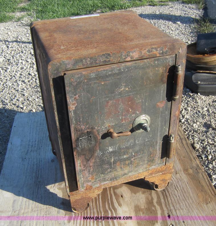 image for item H9813 Metal safe