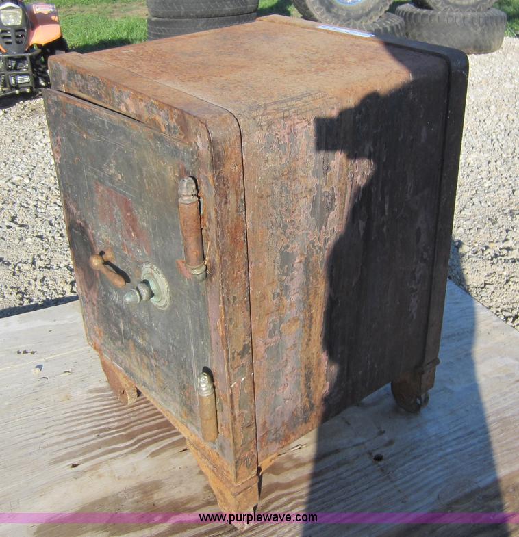 image for item H9813 Metal safe