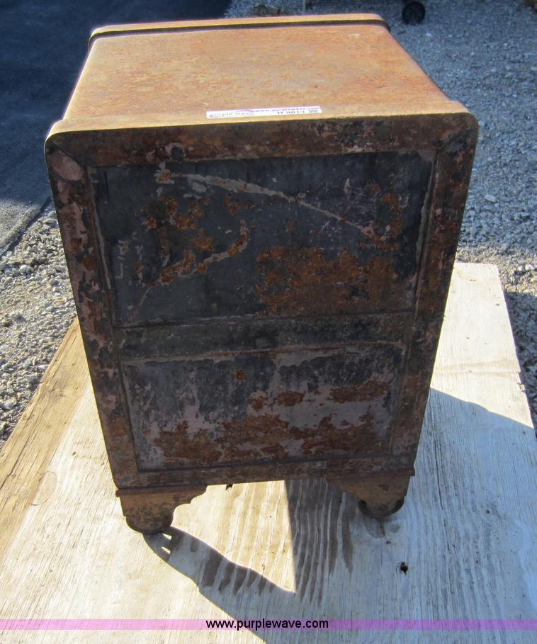 image for item H9813 Metal safe