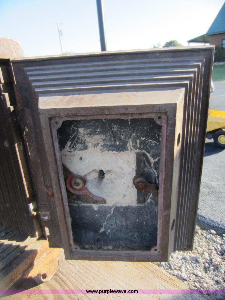 image for item H9813 Metal safe