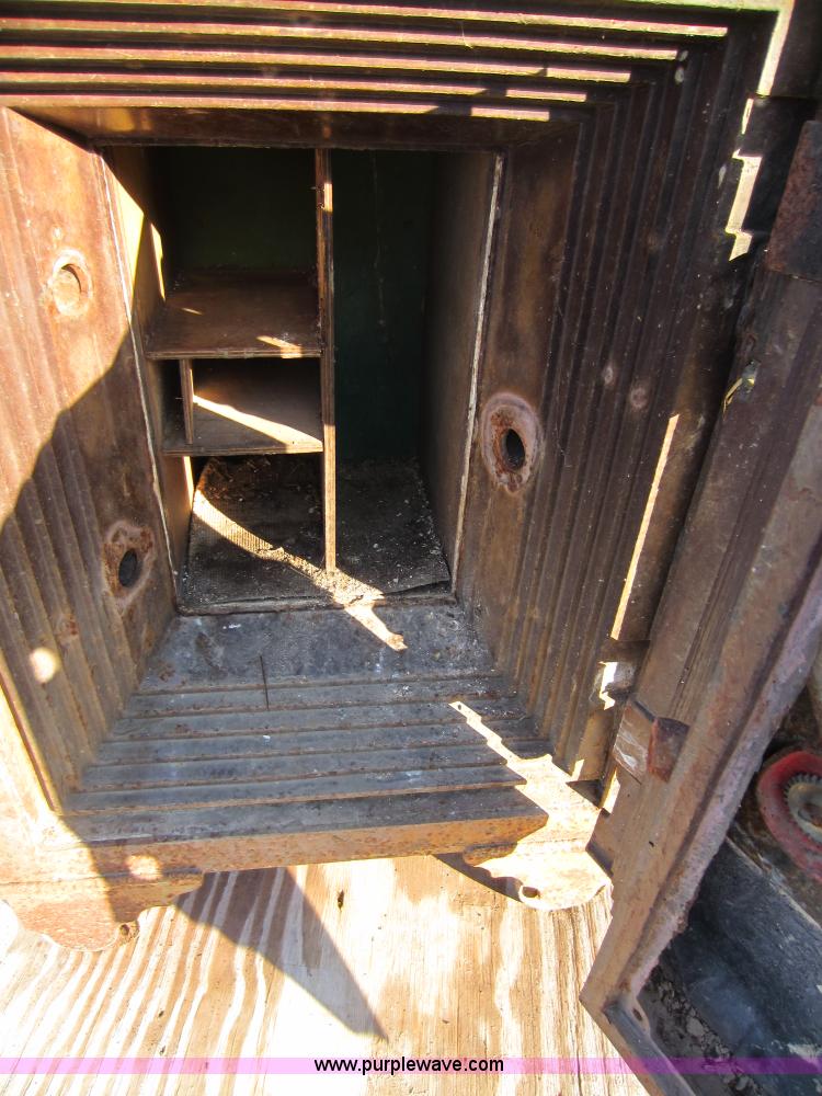 image for item H9813 Metal safe