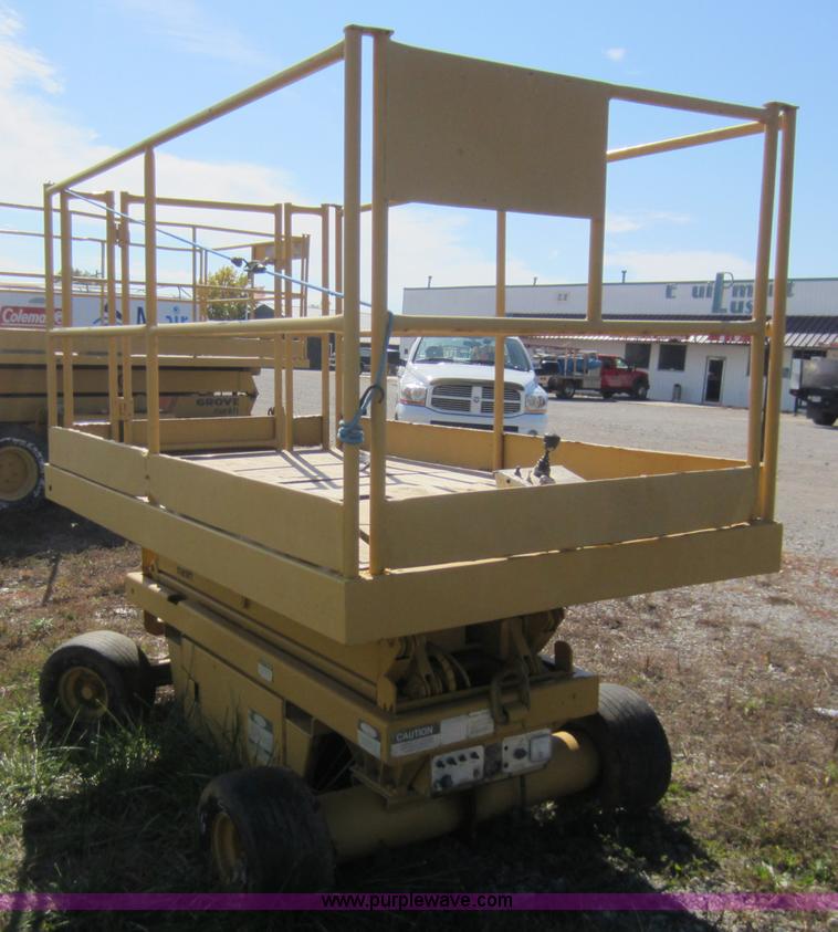 image for item H9853 Grove scissor lift