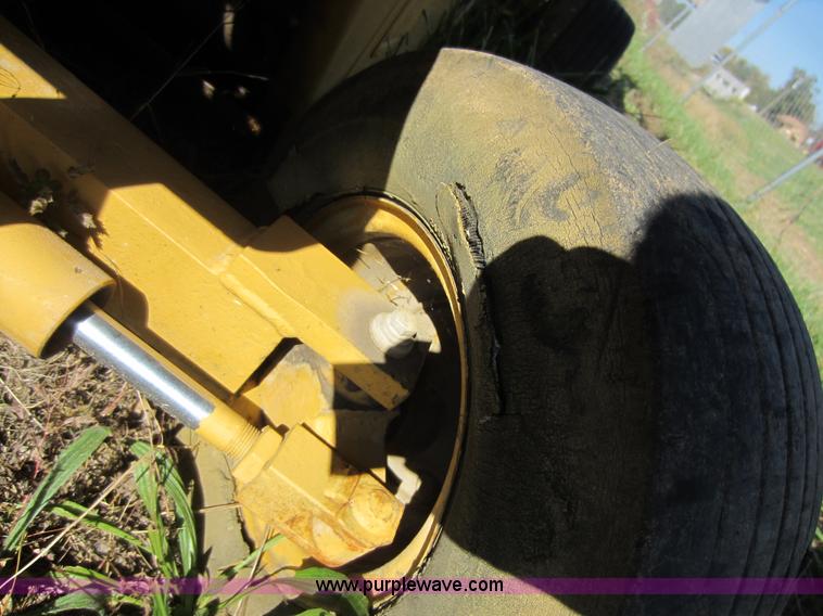 image for item H9853 Grove scissor lift