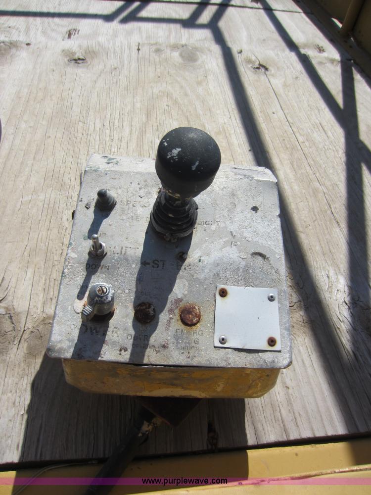 image for item H9853 Grove scissor lift