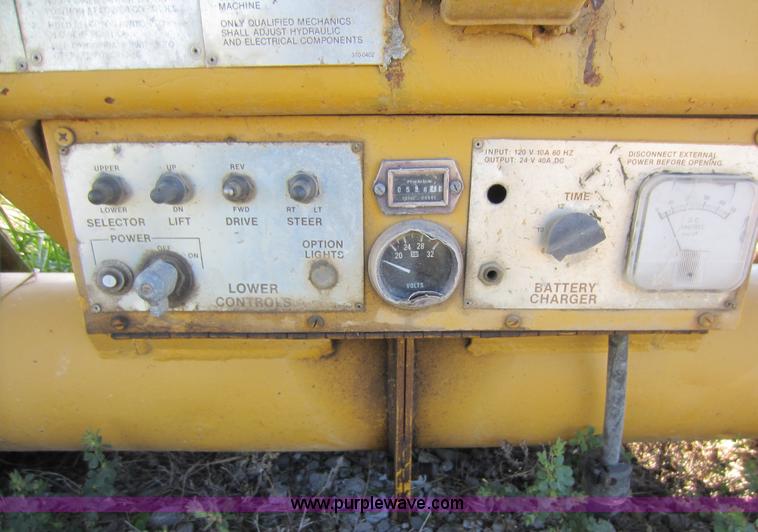 image for item H9853 Grove scissor lift