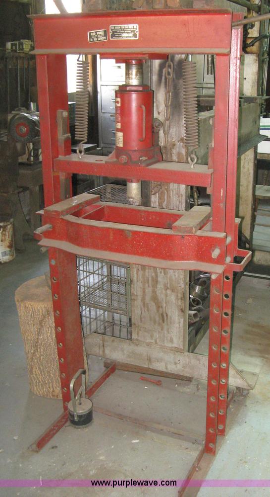 image for item M9012 Red Arrow 30 ton hydraulic press