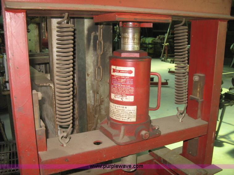 image for item M9012 Red Arrow 30 ton hydraulic press