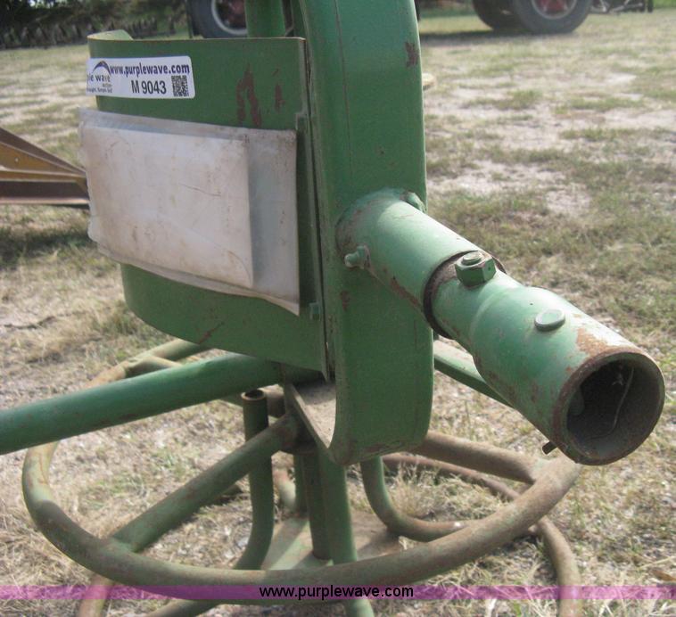Big Red fence wire winder in Sedgwick, KS Item M9043 sold Purple Wave