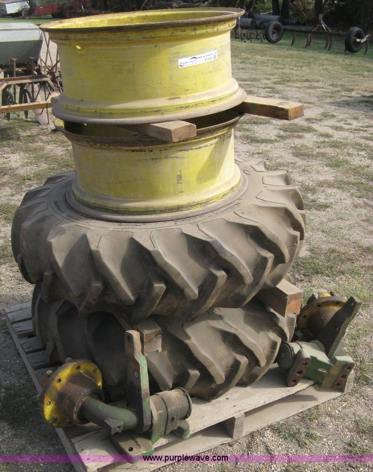 John Deere combine rear wheel assembly and tires in Sedgwick, KS | Item ...