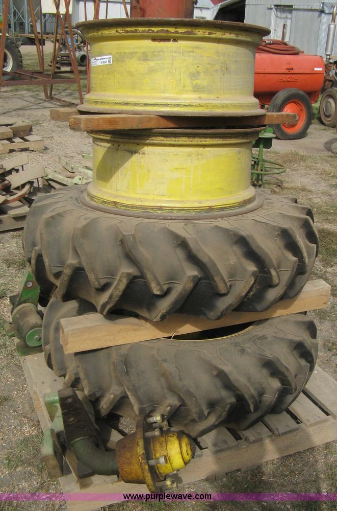 John Deere combine rear wheel assembly and tires in Sedgwick, KS | Item ...