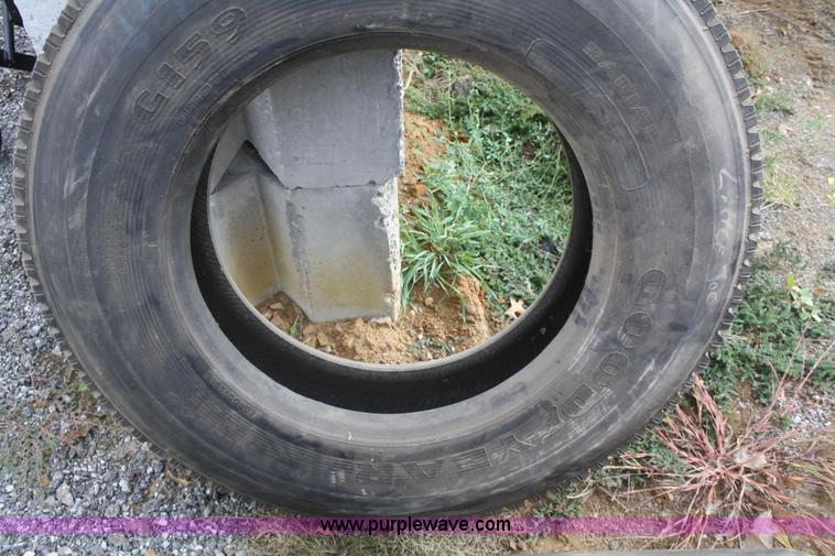 image for item U9509 (3) tires