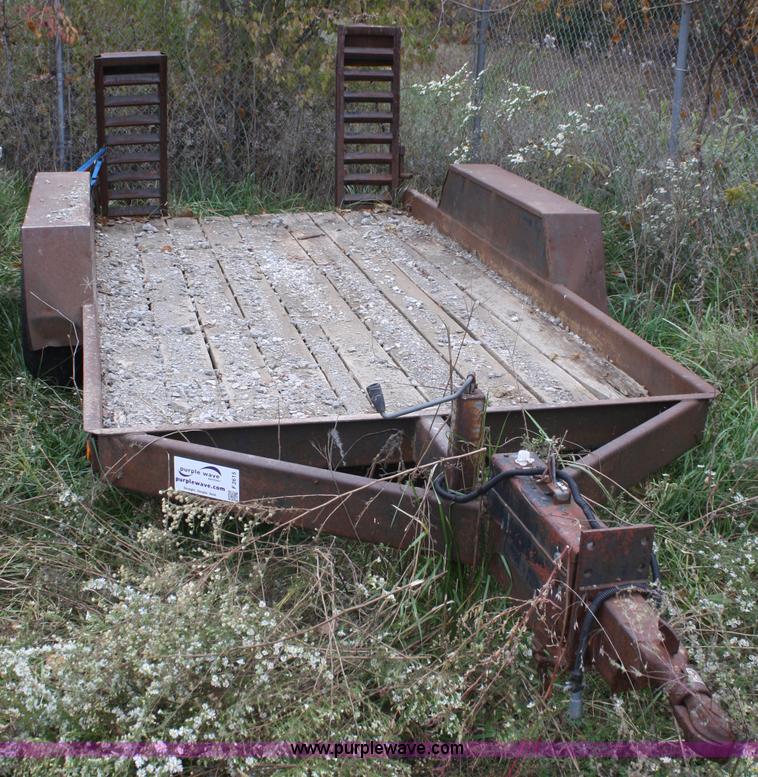 image for item F2615 1993 double axle flatbed trailer