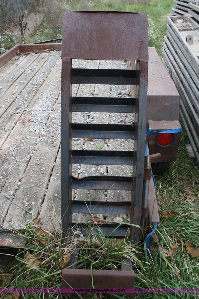 image for item F2615 1993 double axle flatbed trailer