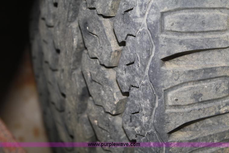 image for item F2615 1993 double axle flatbed trailer