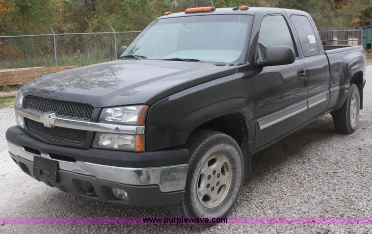 image for item F2674 2003 Chevrolet Silverado 1500 LT Extended Cab pickup truck