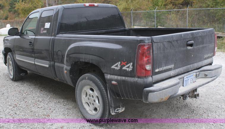 image for item F2674 2003 Chevrolet Silverado 1500 LT Extended Cab pickup truck