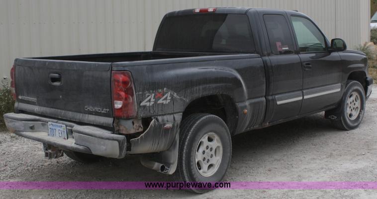 image for item F2674 2003 Chevrolet Silverado 1500 LT Extended Cab pickup truck