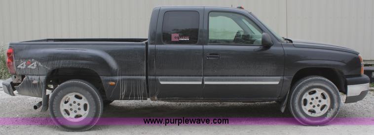 image for item F2674 2003 Chevrolet Silverado 1500 LT Extended Cab pickup truck