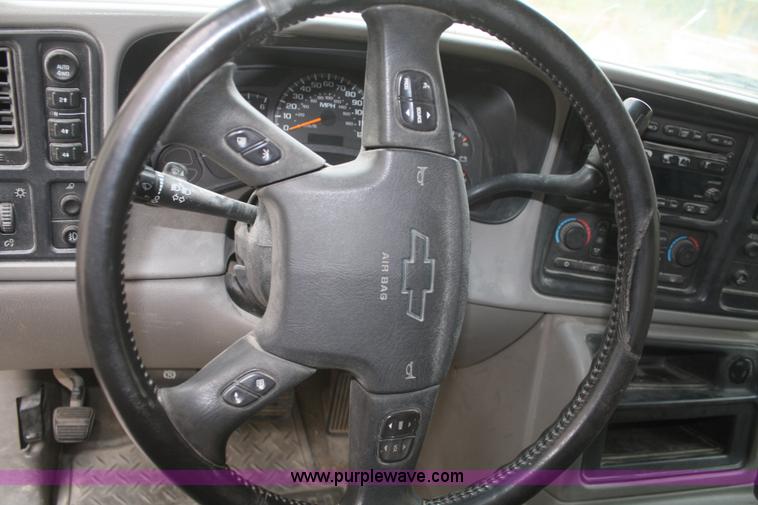 image for item F2674 2003 Chevrolet Silverado 1500 LT Extended Cab pickup truck