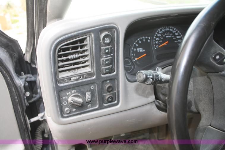 image for item F2674 2003 Chevrolet Silverado 1500 LT Extended Cab pickup truck