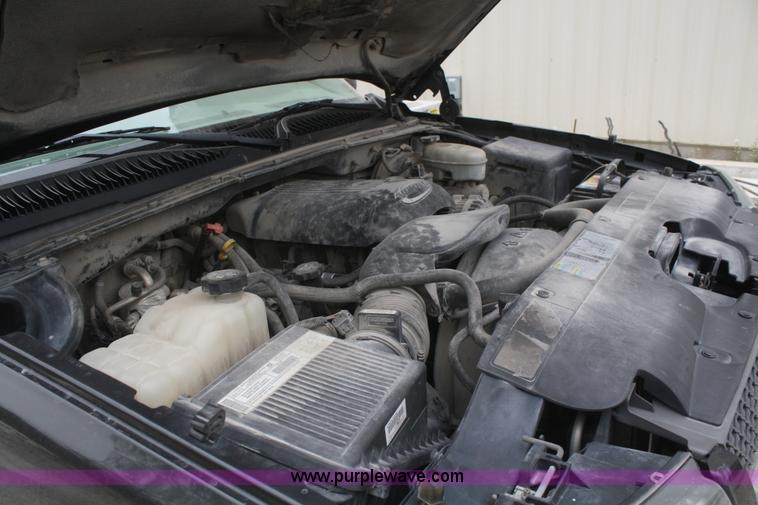 image for item F2674 2003 Chevrolet Silverado 1500 LT Extended Cab pickup truck