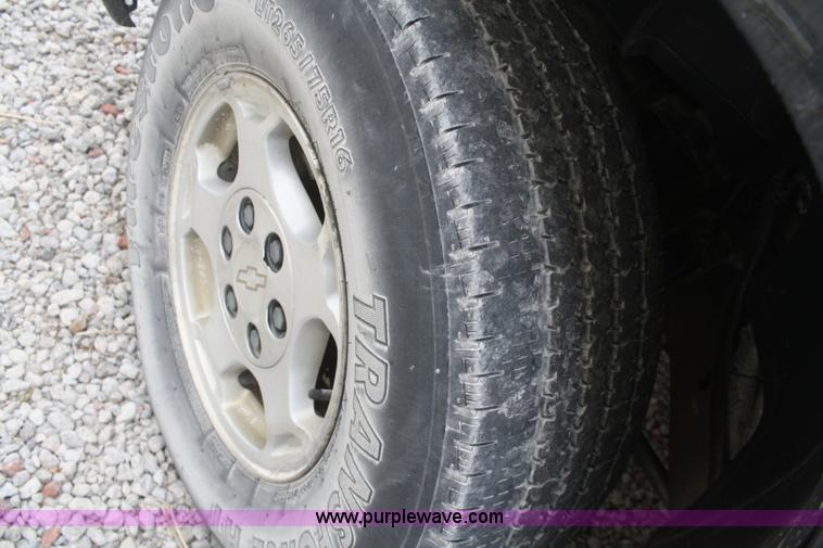 image for item F2674 2003 Chevrolet Silverado 1500 LT Extended Cab pickup truck