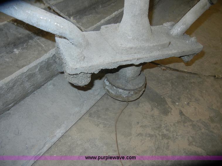 image for item K9946 Gas powered vibratory screeds