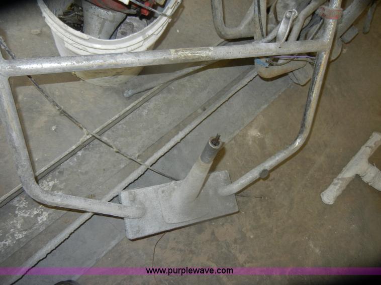 image for item K9946 Gas powered vibratory screeds