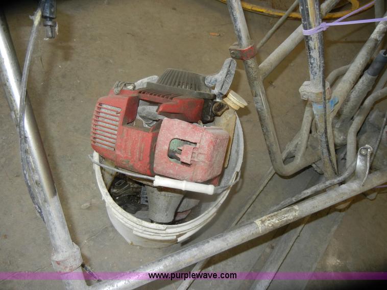 image for item K9946 Gas powered vibratory screeds