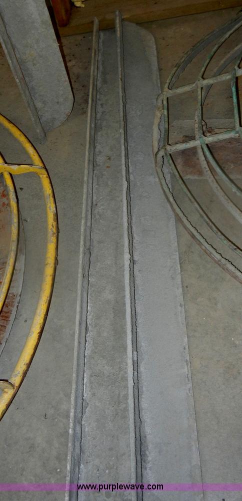 image for item K9946 Gas powered vibratory screeds