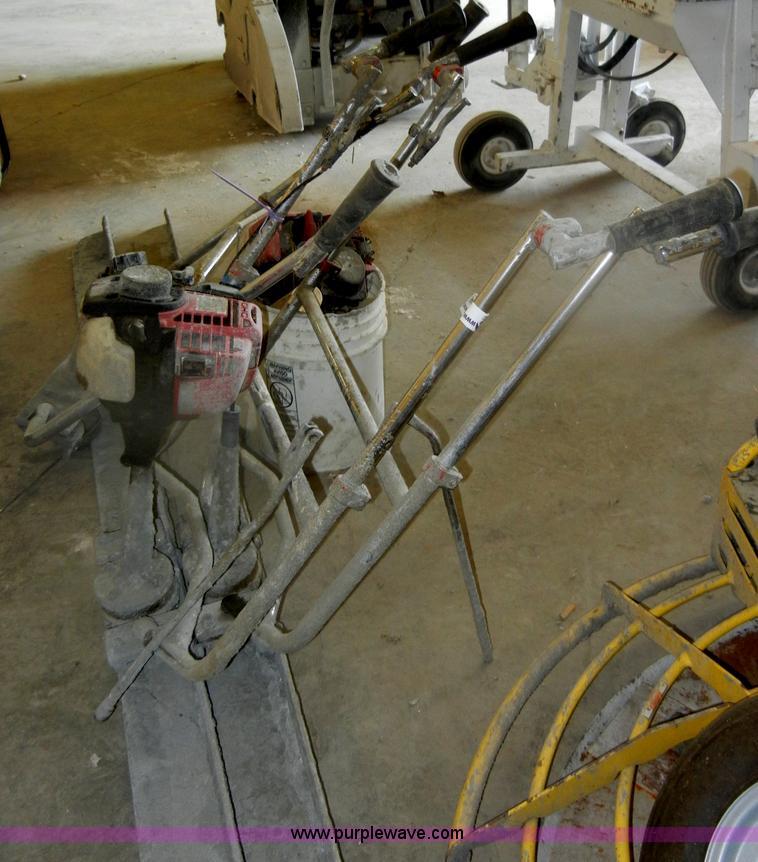 image for item K9946 Gas powered vibratory screeds